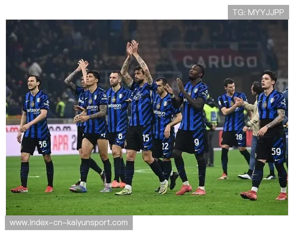 AC米兰前场压迫成功,对手后防出现失误