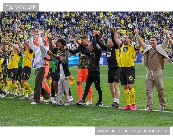 多特蒙德禁区内人数优势明显