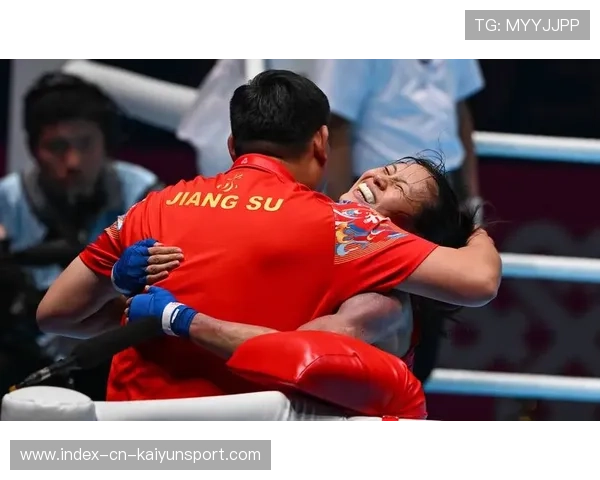 拳击冠军赛耐力拉满回合数刷新年度纪录—从擂台到生活的耐力哲学