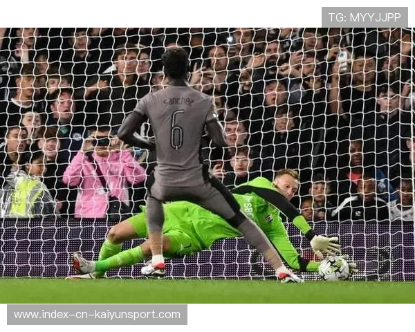 热刺前场逼抢成功制造点球并罚入得手