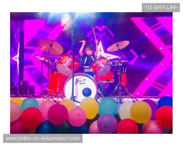 羽毛球青年打球如风追不上——青春的锐气，飞扬的梦想